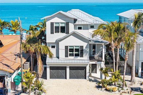 House in Anna Maria, Florida 7 bedrooms, 338.63 sq.m. № 1829314 - photo 2