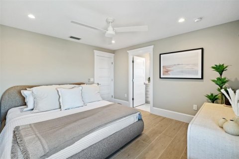 House in Anna Maria, Florida 7 bedrooms, 338.63 sq.m. № 1829314 - photo 30
