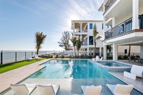 House in Anna Maria, Florida 7 bedrooms, 338.63 sq.m. № 1829314 - photo 3