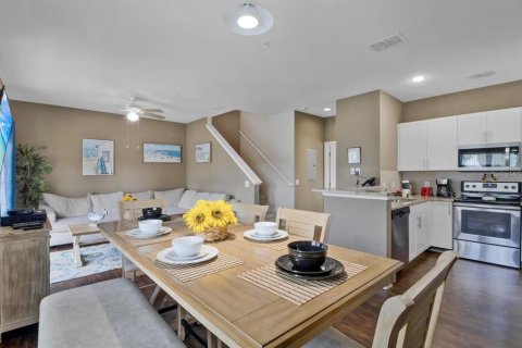 Townhouse in Kissimmee, Florida 4 bedrooms, 157.38 sq.m. № 2227905 - photo 6