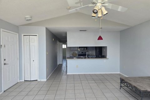 Appartement à louer à Kissimmee, Floride: 3 chambres, 116.22 m2 № 2110614 - photo 2