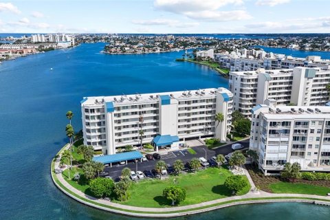 Condo in South Pasadena, Florida, 2 bedrooms № 2362684