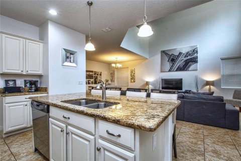 Casa en venta en Kissimmee, Florida, 5 dormitorios, 280.1 m2 № 1578648 - foto 10