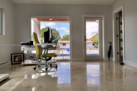 Villa ou maison à louer à North Miami, Floride: 4 chambres, 321.26 m2 № 1977198 - photo 26