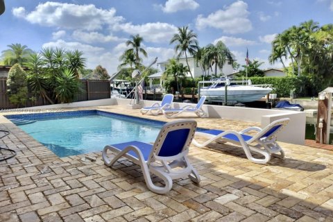 Villa ou maison à louer à North Miami, Floride: 4 chambres, 321.26 m2 № 1977198 - photo 27