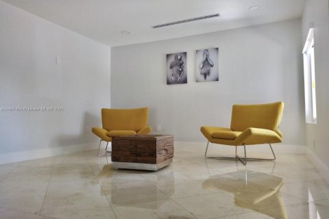 Villa ou maison à louer à North Miami, Floride: 4 chambres, 321.26 m2 № 1977198 - photo 24