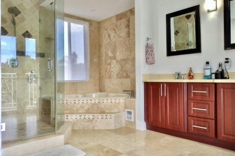 Villa ou maison à louer à North Miami, Floride: 4 chambres, 321.26 m2 № 1977198 - photo 15