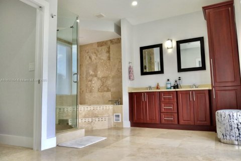 Villa ou maison à louer à North Miami, Floride: 4 chambres, 321.26 m2 № 1977198 - photo 14