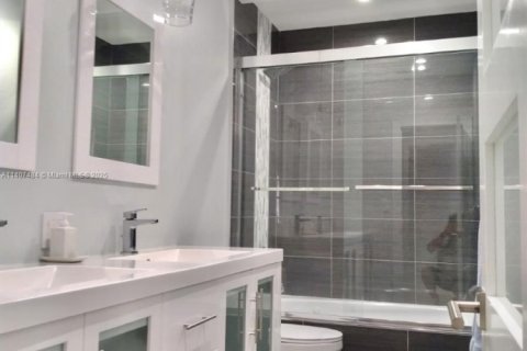 Villa ou maison à louer à North Miami, Floride: 4 chambres, 321.26 m2 № 1977198 - photo 25