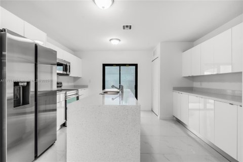 Propiedad comercial en venta en Miami, Florida, 111.48 m2 № 1726058 - foto 11