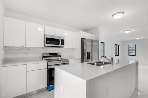 Propiedad comercial en venta en Miami, Florida, 111.48 m2 № 1726058 - foto 8