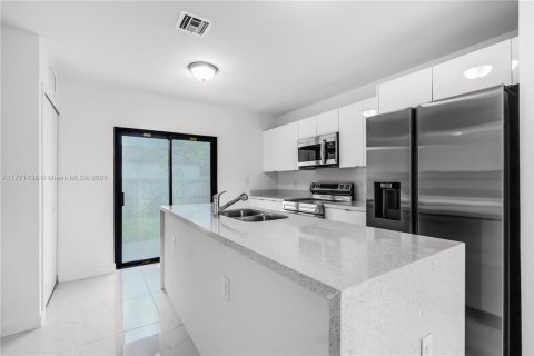 Propiedad comercial en venta en Miami, Florida, 111.48 m2 № 1726058 - foto 7