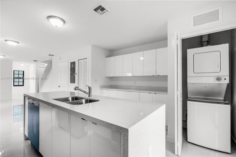 Propiedad comercial en venta en Miami, Florida, 111.48 m2 № 1726058 - foto 6