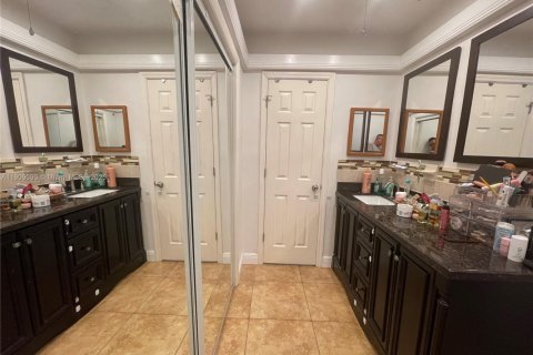 Villa ou maison à vendre à Hollywood, Floride: 3 chambres, 177.35 m2 № 1966321 - photo 15