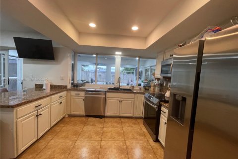 Villa ou maison à vendre à Hollywood, Floride: 3 chambres, 177.35 m2 № 1966321 - photo 13