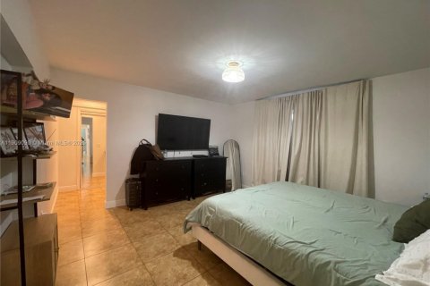 Villa ou maison à vendre à Hollywood, Floride: 3 chambres, 177.35 m2 № 1966321 - photo 17