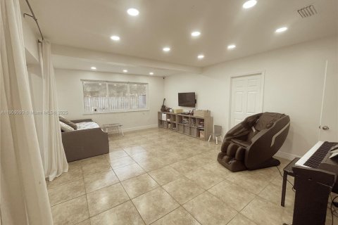 Villa ou maison à vendre à Hollywood, Floride: 3 chambres, 177.35 m2 № 1966321 - photo 9