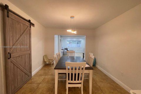 Villa ou maison à vendre à Hollywood, Floride: 3 chambres, 177.35 m2 № 1966321 - photo 8