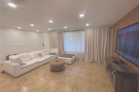 Villa ou maison à vendre à Hollywood, Floride: 3 chambres, 177.35 m2 № 1966321 - photo 6