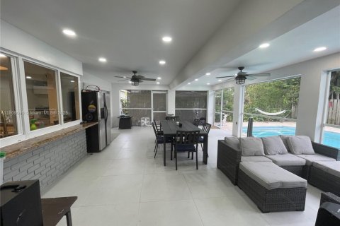 Villa ou maison à vendre à Hollywood, Floride: 3 chambres, 177.35 m2 № 1966321 - photo 1