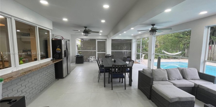 Villa ou maison à Hollywood, Floride 3 chambres, 177.35 m2 № 1966321