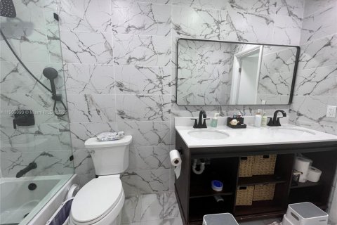 Villa ou maison à vendre à Hollywood, Floride: 3 chambres, 177.35 m2 № 1966321 - photo 11