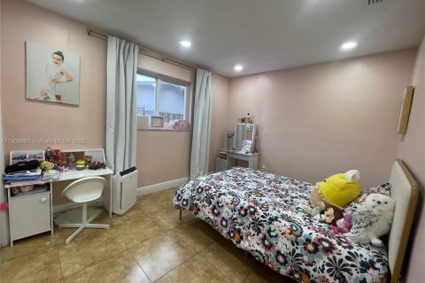 Villa ou maison à vendre à Hollywood, Floride: 3 chambres, 177.35 m2 № 1966321 - photo 14