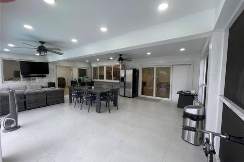 Villa ou maison à vendre à Hollywood, Floride: 3 chambres, 177.35 m2 № 1966321 - photo 3