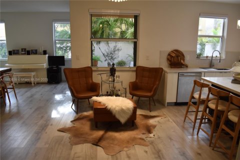 House in Doral, Florida 3 bedrooms, 205.31 sq.m. № 1858861 - photo 3