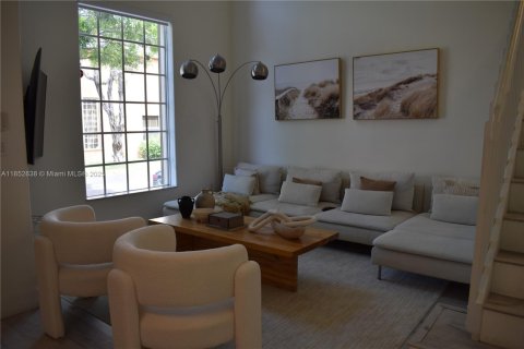 House in Doral, Florida 3 bedrooms, 205.31 sq.m. № 1858861 - photo 6