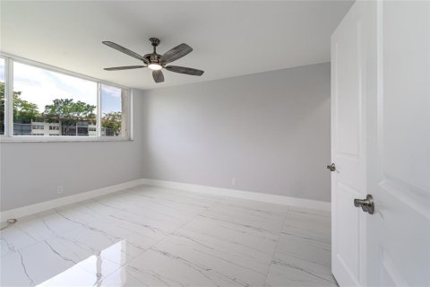 Condominio en venta en Pembroke Pines, Florida, 2 dormitorios, 83.61 m2 № 2240275 - foto 12
