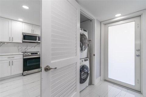 Condominio en venta en Pembroke Pines, Florida, 2 dormitorios, 83.61 m2 № 2240275 - foto 5