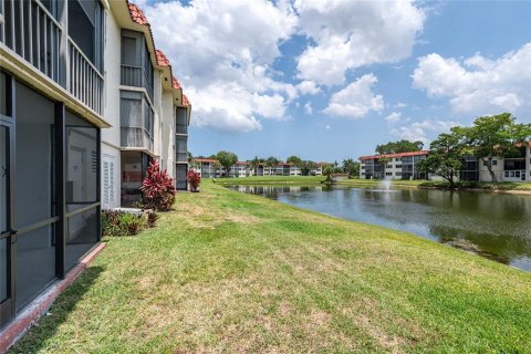 Condominio en venta en Pembroke Pines, Florida, 2 dormitorios, 83.61 m2 № 2240275 - foto 16