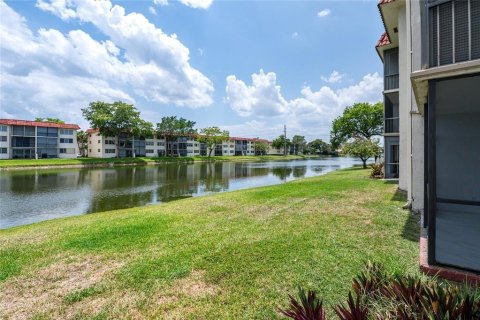 Condominio en venta en Pembroke Pines, Florida, 2 dormitorios, 83.61 m2 № 2240275 - foto 15