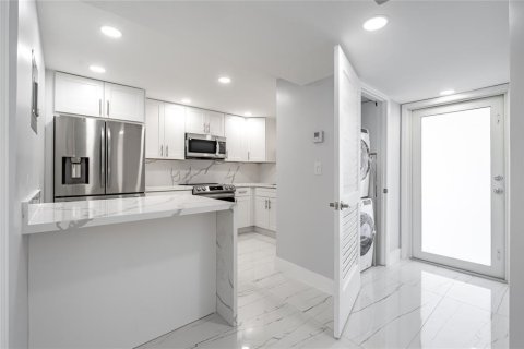 Condominio en venta en Pembroke Pines, Florida, 2 dormitorios, 83.61 m2 № 2240275 - foto 9