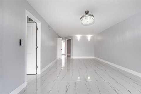 Condominio en venta en Pembroke Pines, Florida, 2 dormitorios, 83.61 m2 № 2240275 - foto 8