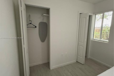 Condo in Miami Beach, Florida, 1 bedroom  № 1874685 - photo 11
