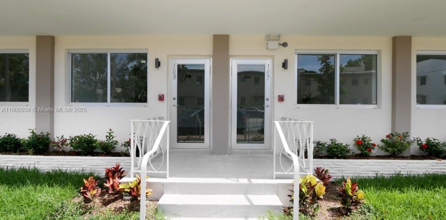 Condo in Miami Beach, Florida, 1 bedroom № 1874685