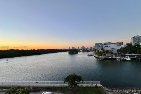 Condominio en alquiler en Sunny Isles Beach, Florida, 2 dormitorios, 101.64 m2 № 1975261 - foto 28