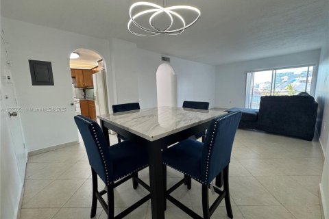 Condominio en alquiler en Sunny Isles Beach, Florida, 2 dormitorios, 101.64 m2 № 1975261 - foto 5