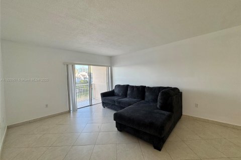 Condominio en alquiler en Sunny Isles Beach, Florida, 2 dormitorios, 101.64 m2 № 1975261 - foto 13