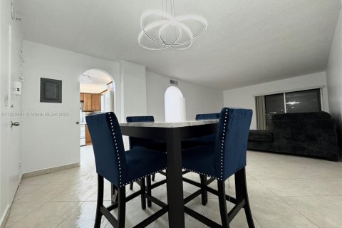 Condominio en alquiler en Sunny Isles Beach, Florida, 2 dormitorios, 101.64 m2 № 1975261 - foto 12