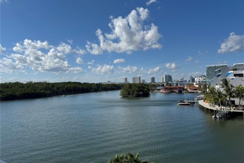 Condominio en alquiler en Sunny Isles Beach, Florida, 2 dormitorios, 101.64 m2 № 1975261 - foto 26