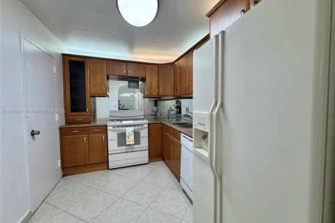 Condominio en alquiler en Sunny Isles Beach, Florida, 2 dormitorios, 101.64 m2 № 1975261 - foto 3