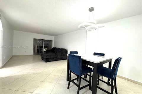 Condominio en alquiler en Sunny Isles Beach, Florida, 2 dormitorios, 101.64 m2 № 1975261 - foto 10