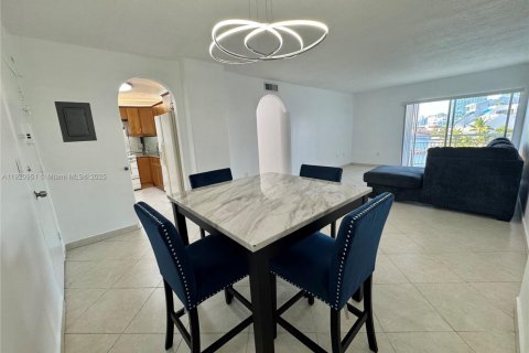 Condominio en alquiler en Sunny Isles Beach, Florida, 2 dormitorios, 101.64 m2 № 1975261 - foto 4