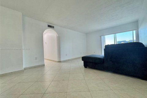 Condominio en alquiler en Sunny Isles Beach, Florida, 2 dormitorios, 101.64 m2 № 1975261 - foto 14