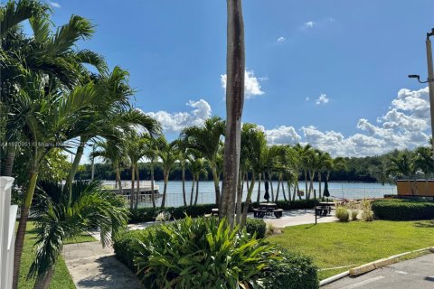 Condominio en alquiler en Sunny Isles Beach, Florida, 2 dormitorios, 101.64 m2 № 1975261 - foto 25