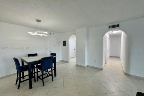 Condominio en alquiler en Sunny Isles Beach, Florida, 2 dormitorios, 101.64 m2 № 1975261 - foto 9