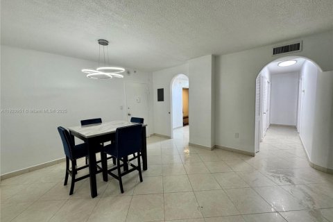 Condominio en alquiler en Sunny Isles Beach, Florida, 2 dormitorios, 101.64 m2 № 1975261 - foto 8